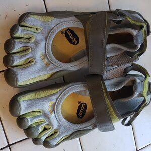Vibram Toed Shoes Size 13